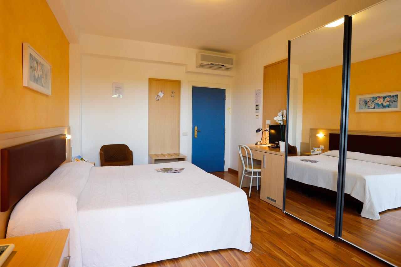 Hotel Grifone Принчипина-а-Маре Экстерьер фото