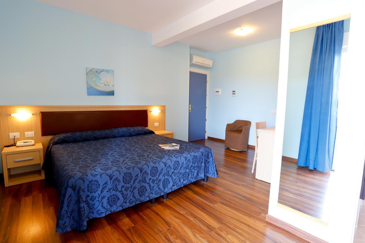 Hotel Grifone Принчипина-а-Маре Экстерьер фото